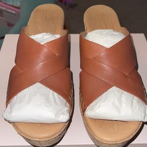 Born Larina Brown Wedges